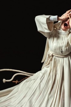 Nữ tu tử thần – Sister Death